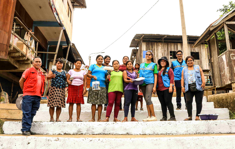 Unidos por el cambio: Comunidad y equipo trabajando por un futuro más inclusivo en la Amazonía