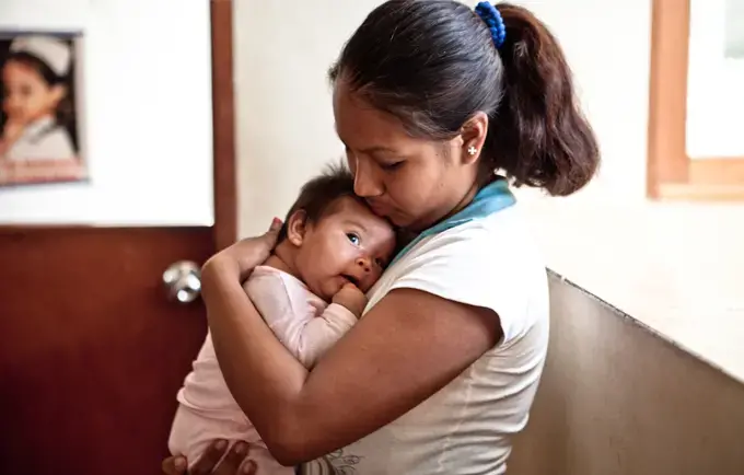 Estado y sociedad civil acuerdan reforzar seguimiento de salud materna y neonatal