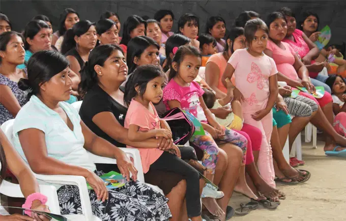 Mujeres organizadas promueven la protección comunitaria en albergues temporales