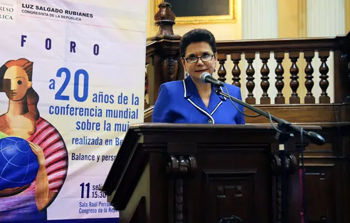 Representante del UNFPA Perú presenta agenda pendiente de los derechos sexuales y reproductivos de la mujer en el Congreso