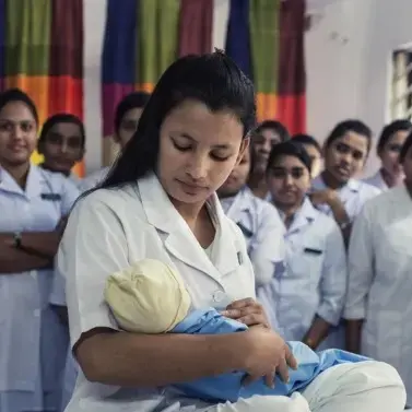 Las mujeres, las niñas y el personal de salud no deben ser ignorados en la respuesta global a la COVID-19